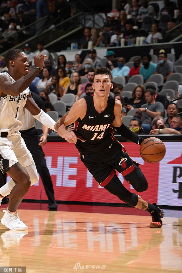 场展现出了 场展现出了